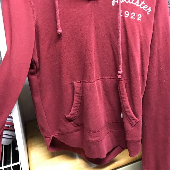 Hollister sweater! It it really comfy - Picture 3 of 3